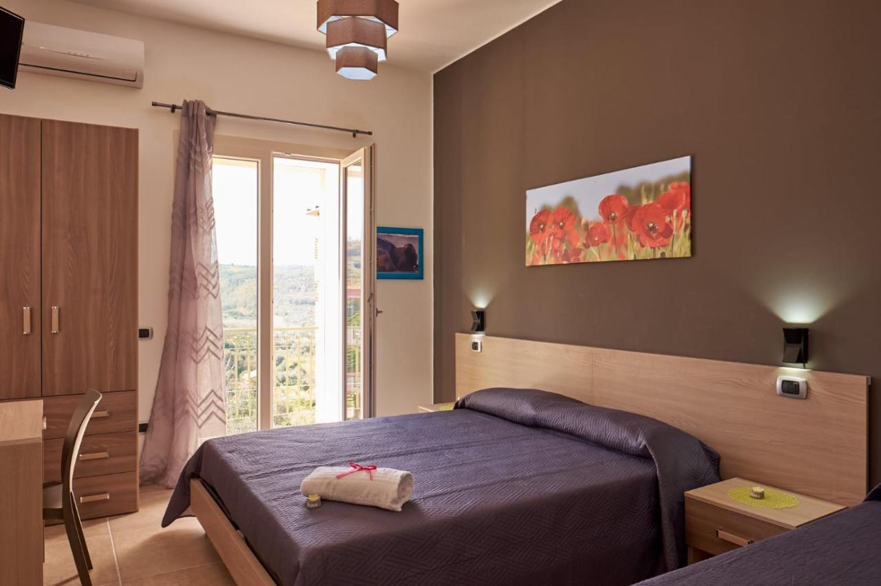 Bouganville House - Casa Vacanze Triparni Bagian luar foto