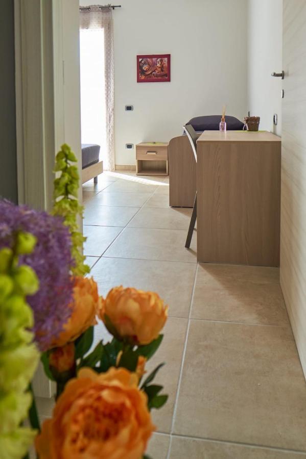 Bouganville House - Casa Vacanze Triparni Bagian luar foto