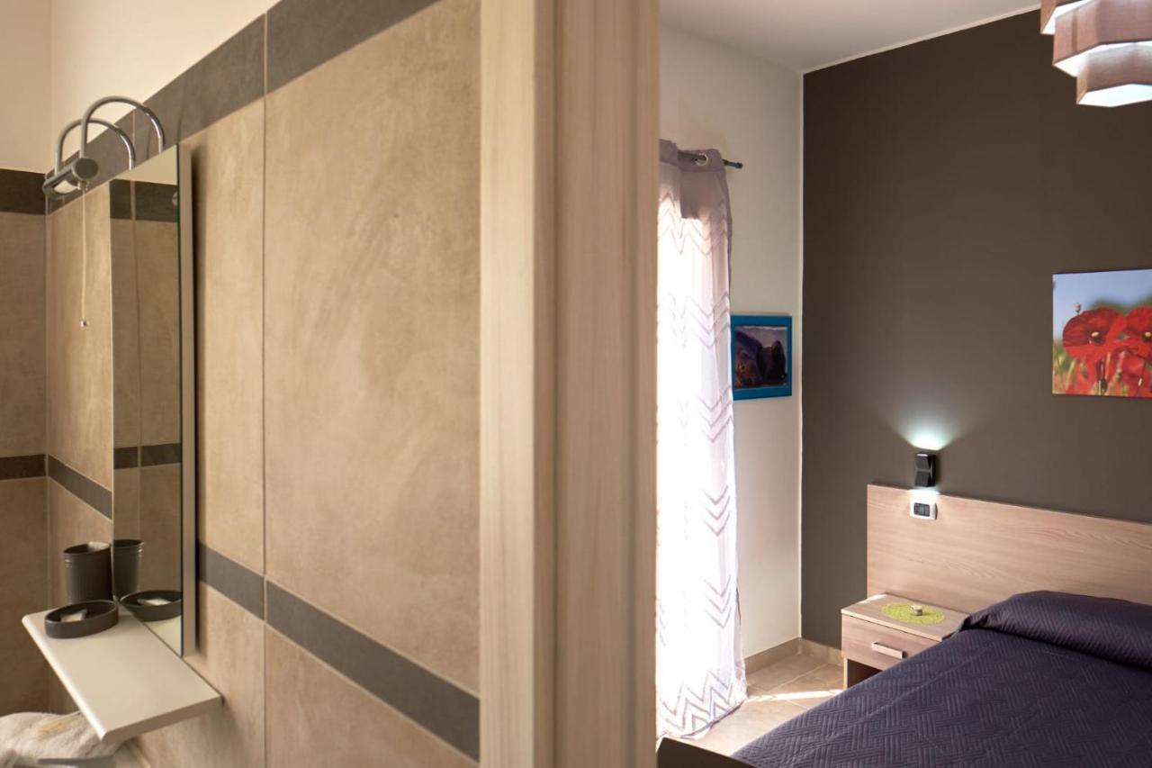 Bouganville House - Casa Vacanze Triparni Bagian luar foto